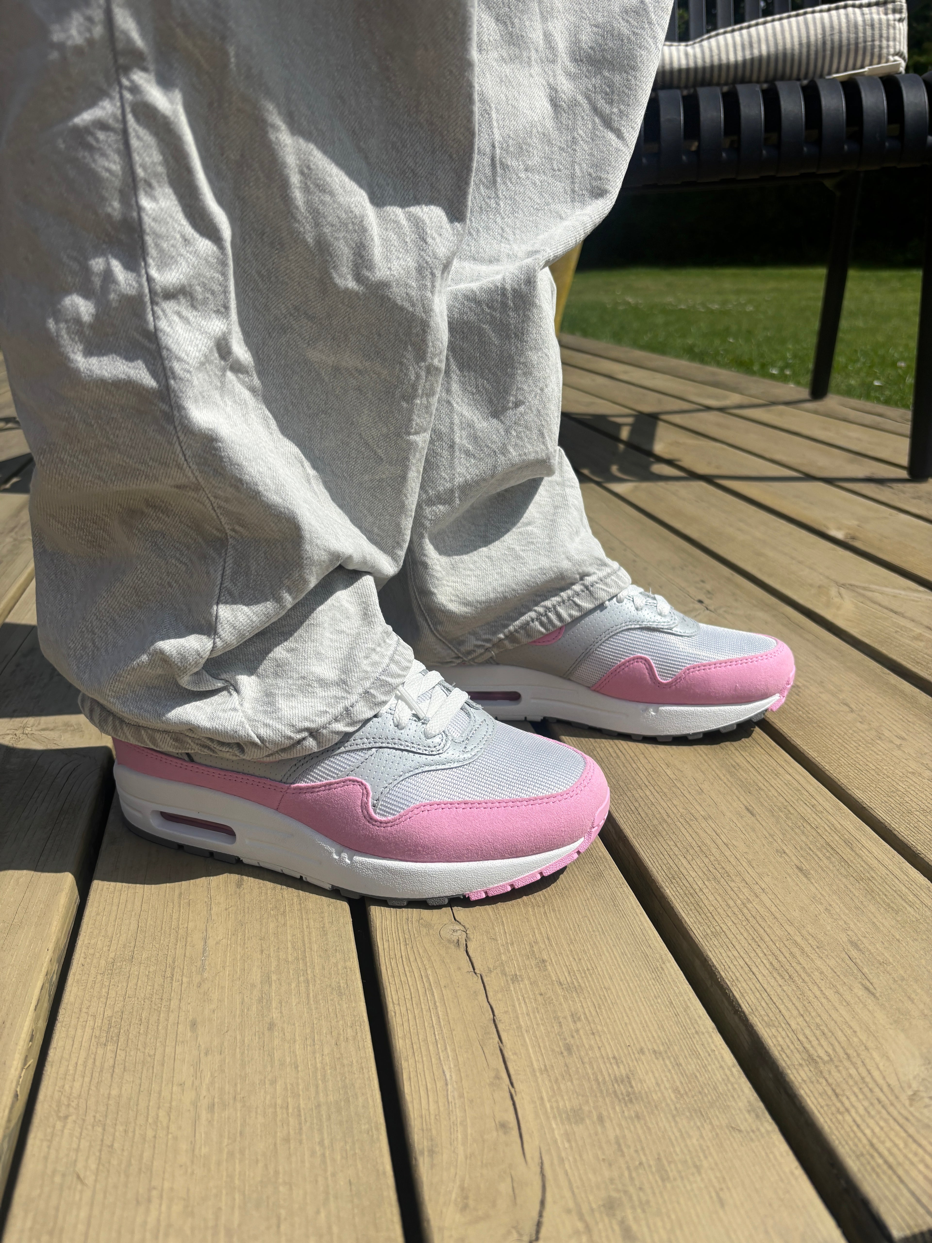 Nike Air Max 1 '87 Metallic Platinum Pink Rise